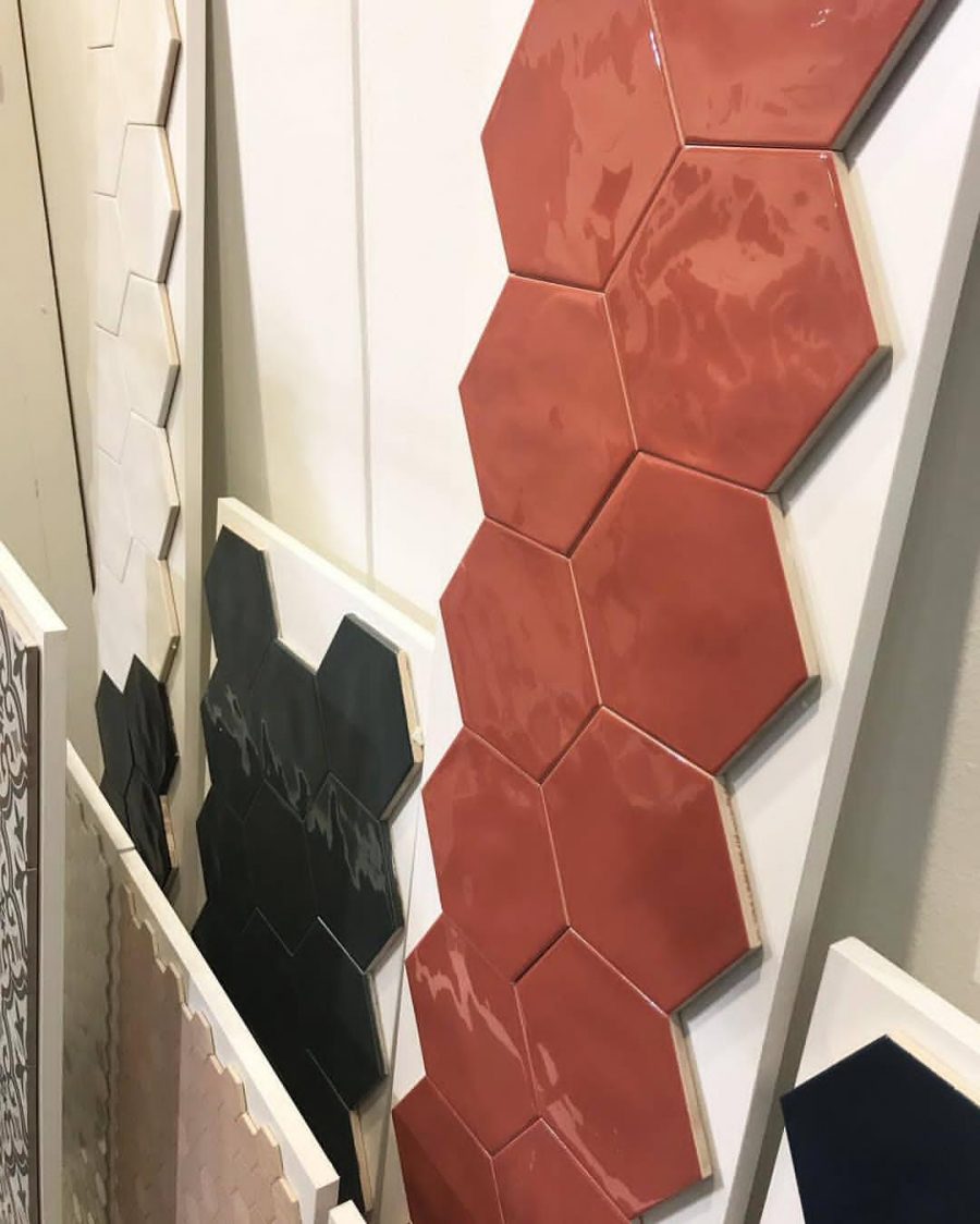 אימפרס אריח קרמיקה משושה לחיפוי קירות גימור מבריק גוון אדום 17.3×15